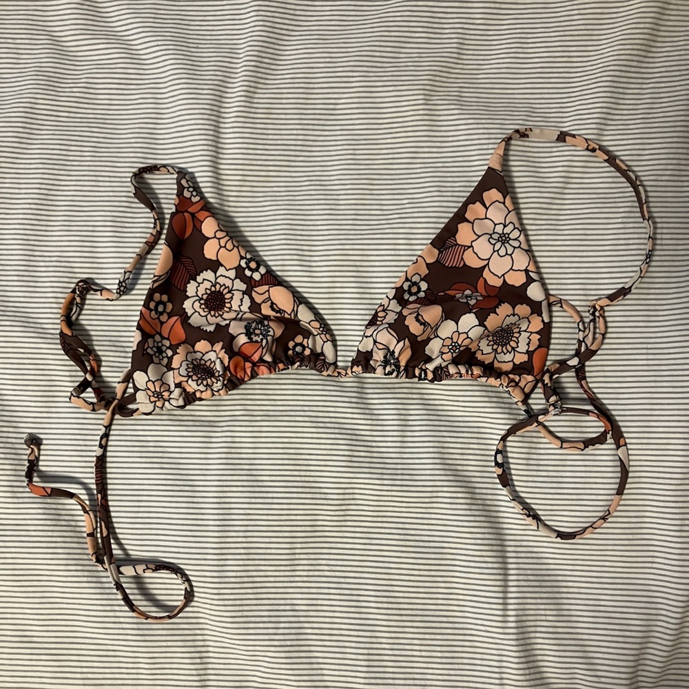 Skatie Ella Bikini Top in Byron print
